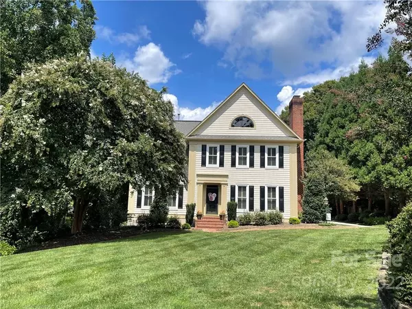 560 20th Avenue CT NW,  Hickory,  NC 28601