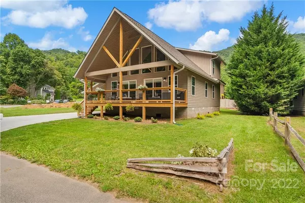 61 Indian Trace RD, Maggie Valley, NC 28751