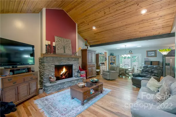 Hendersonville, NC 28739,102 Wolf Shoals DR