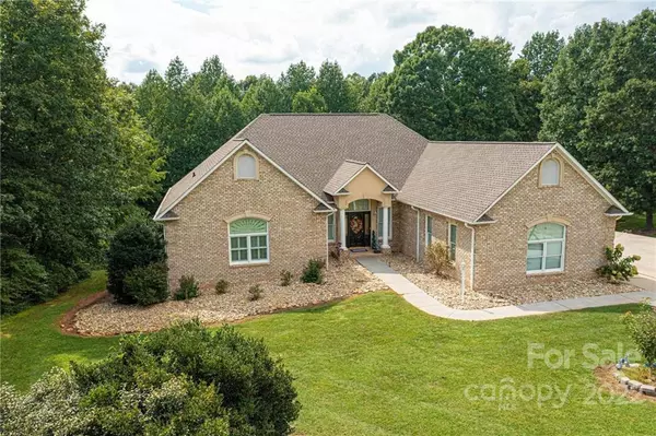 351 Chesterfield DR, Taylorsville, NC 28681