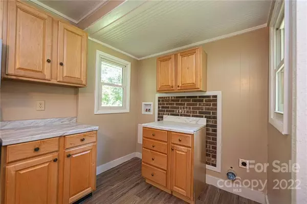 Newton, NC 28658,4313 Plateau RD