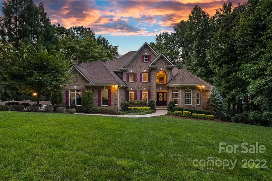 126 Cades Cove LN, Mooresville, NC 28117