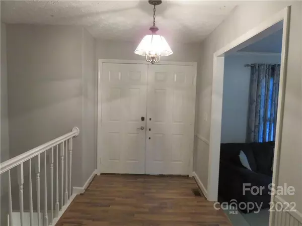 Shelby, NC 28150,1631 N Oak DR