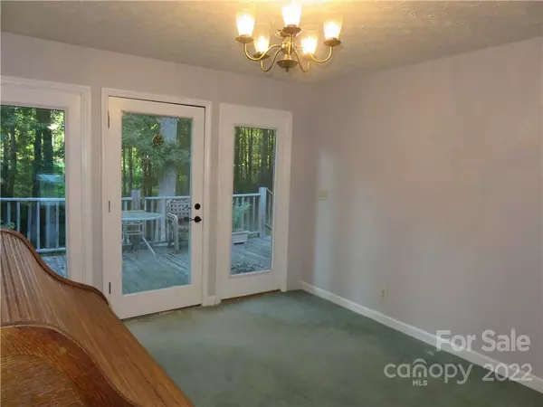 Shelby, NC 28150,1631 N Oak DR