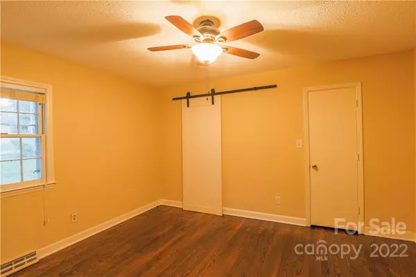 Gastonia, NC 28054,932 Nottingham DR