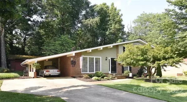 2370 23rd Avenue DR NE, Hickory, NC 28601