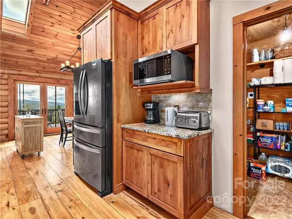 Spruce Pine, NC 28777,866 Pine Tree RD