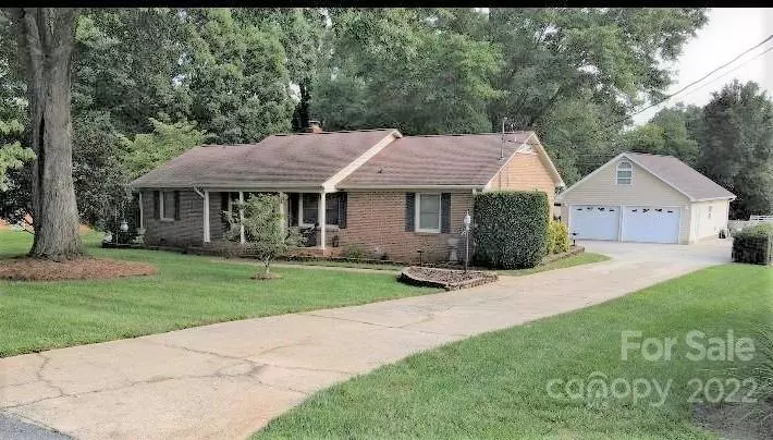 Stanley, NC 28164,104 Hullis RD