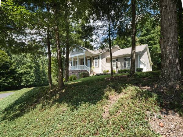 2 La Rue CT, Biltmore Lake, NC 28715