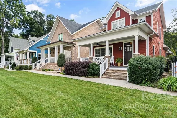 Davidson, NC 28036,723 Emma Claire LN