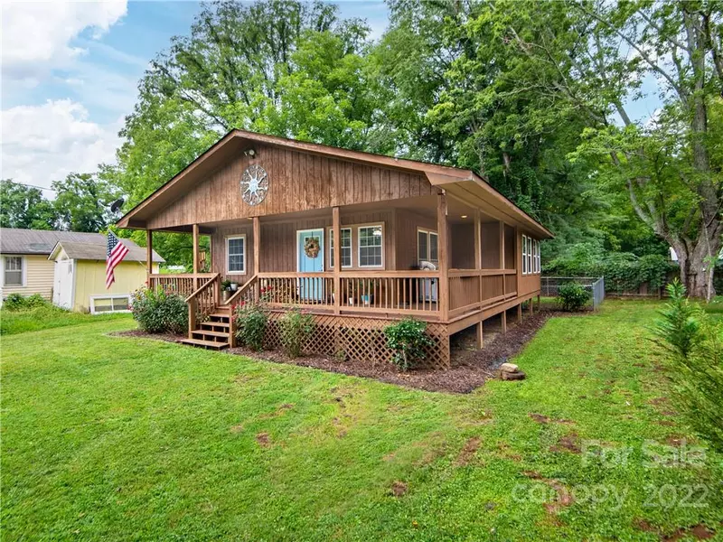 528 Westwood CIR, Waynesville, NC 28786