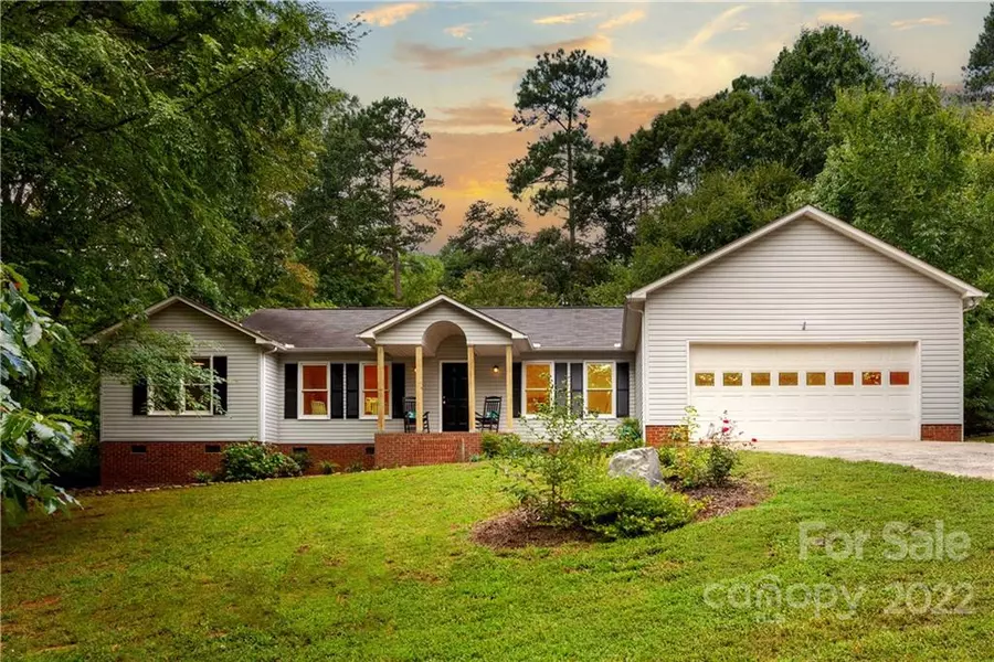 154 Quiet Cove RD, Mooresville, NC 28117