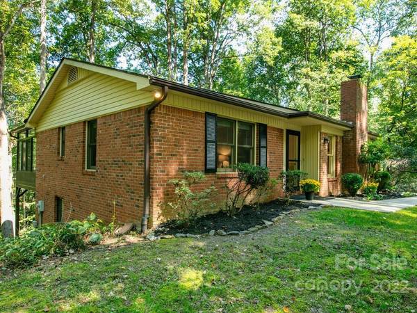 237 Haywood Knolls DR, Hendersonville, NC 28791