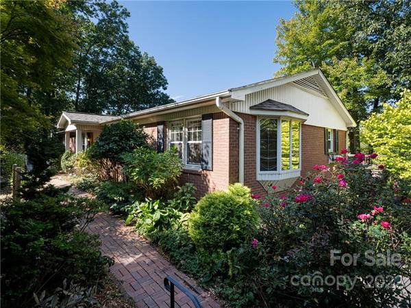 615 Goldview DR, Hendersonville, NC 28791