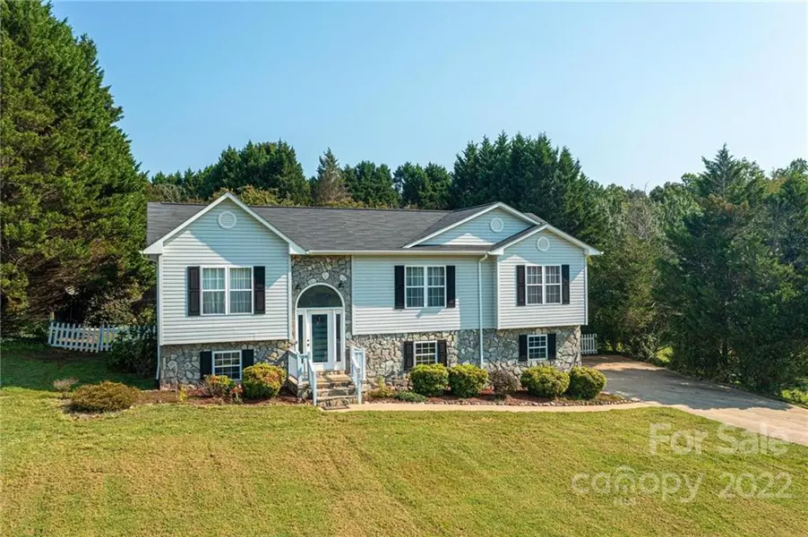 230 Taylor CIR, Granite Falls, NC 28630