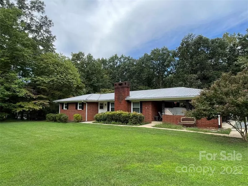 245 Fox Den RD, Troy, NC 27371