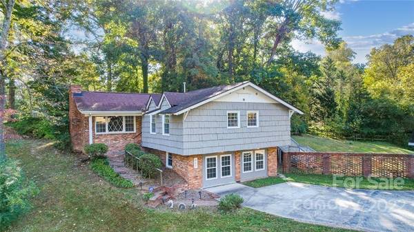 607 Coulwood DR, Charlotte, NC 28214