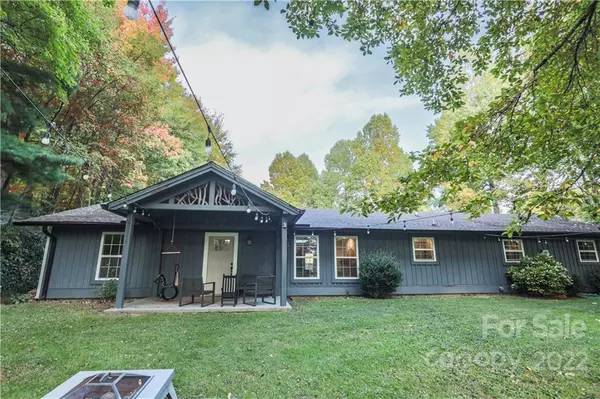 Hendersonville, NC 28739,142 Beechwood CIR