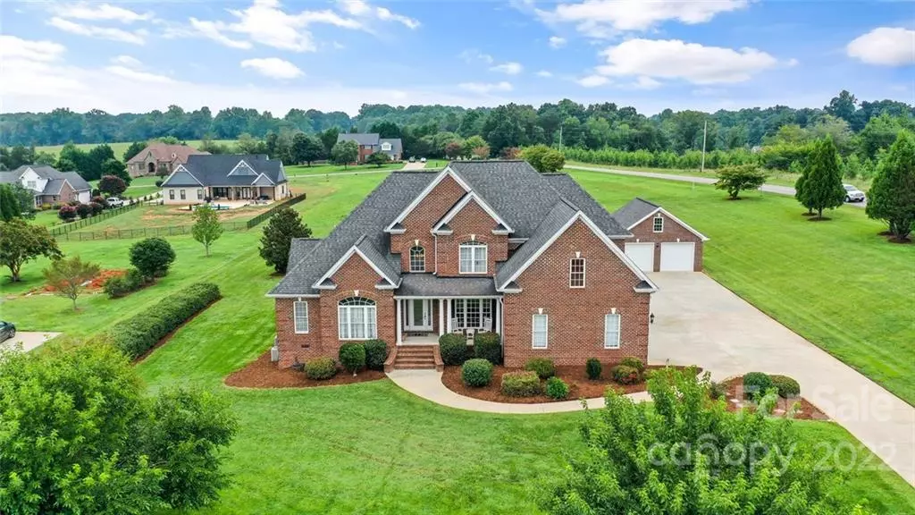 108 Doe Run LN, Statesville, NC 28625