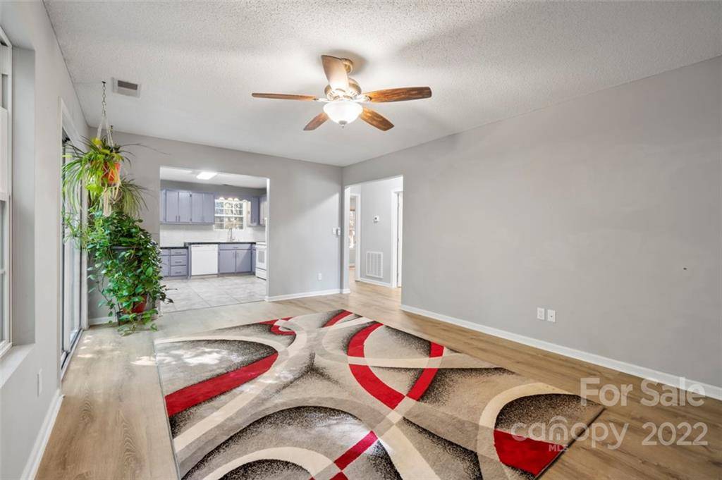 Conover, NC 28613,102 Brandywine DR NE #X-1