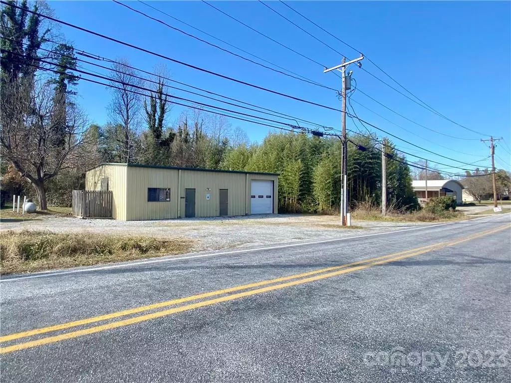 East Flat Rock, NC 28726,1 Highland Park RD