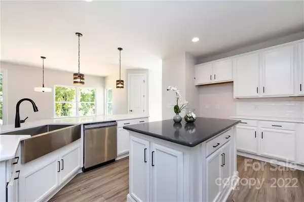 8906 New Town RD #1, Waxhaw, NC 28173