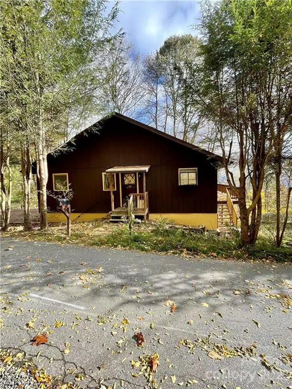 1043 Old Fiddle RD, Waynesville, NC 28786