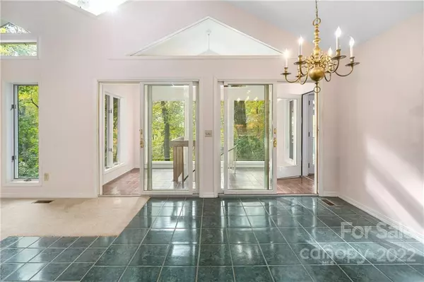 Waynesville, NC 28785,592 Mouzon RD