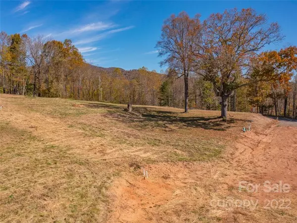 Burnsville, NC 28714,233 Long View DR W #2