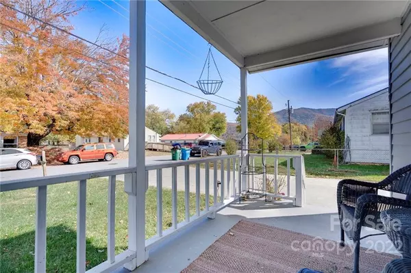 Swannanoa, NC 28778,109 Scenic View DR