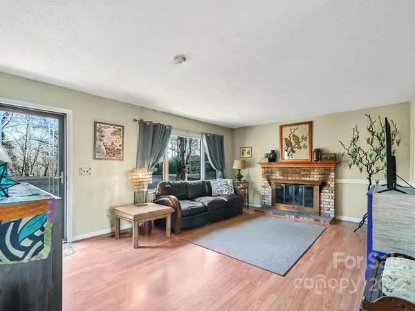 Horse Shoe, NC 28742,41 Laurel WAY W