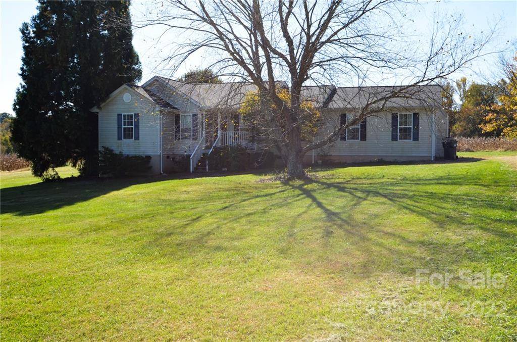 154 Strawberry LN, Statesville, NC 28625