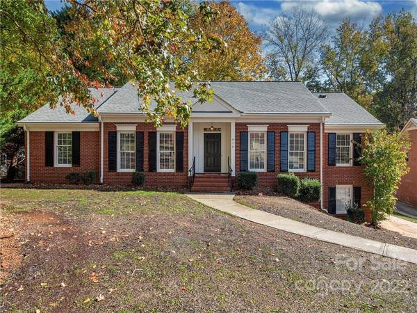 619 Walnut Point DR, Matthews, NC 28105