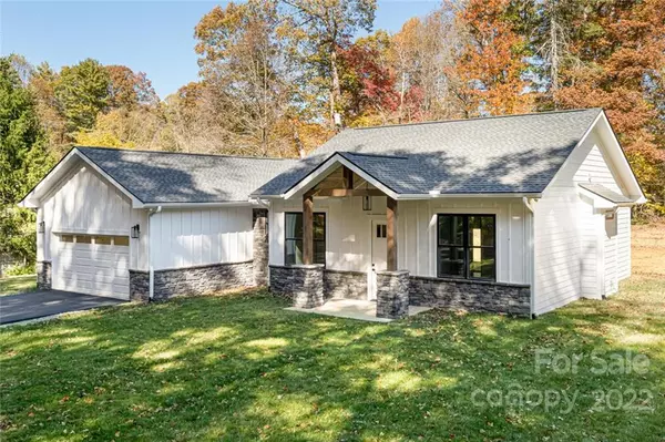 1200 Garden LN, Hendersonville, NC 28792