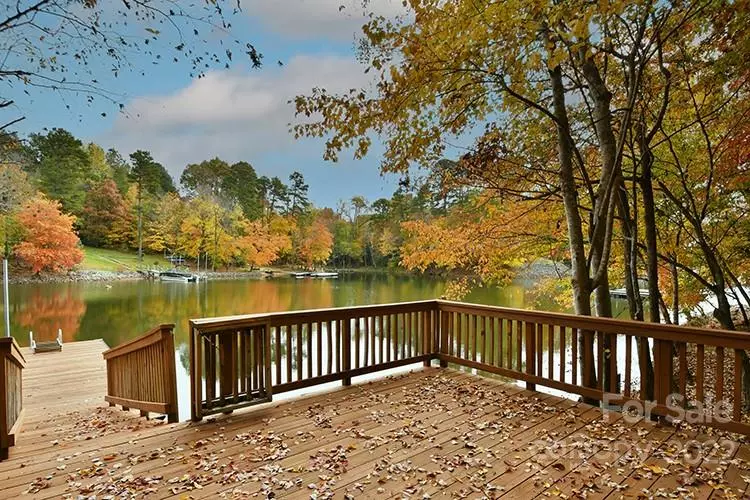 Stony Point, NC 28678,211 Riverwalk RD