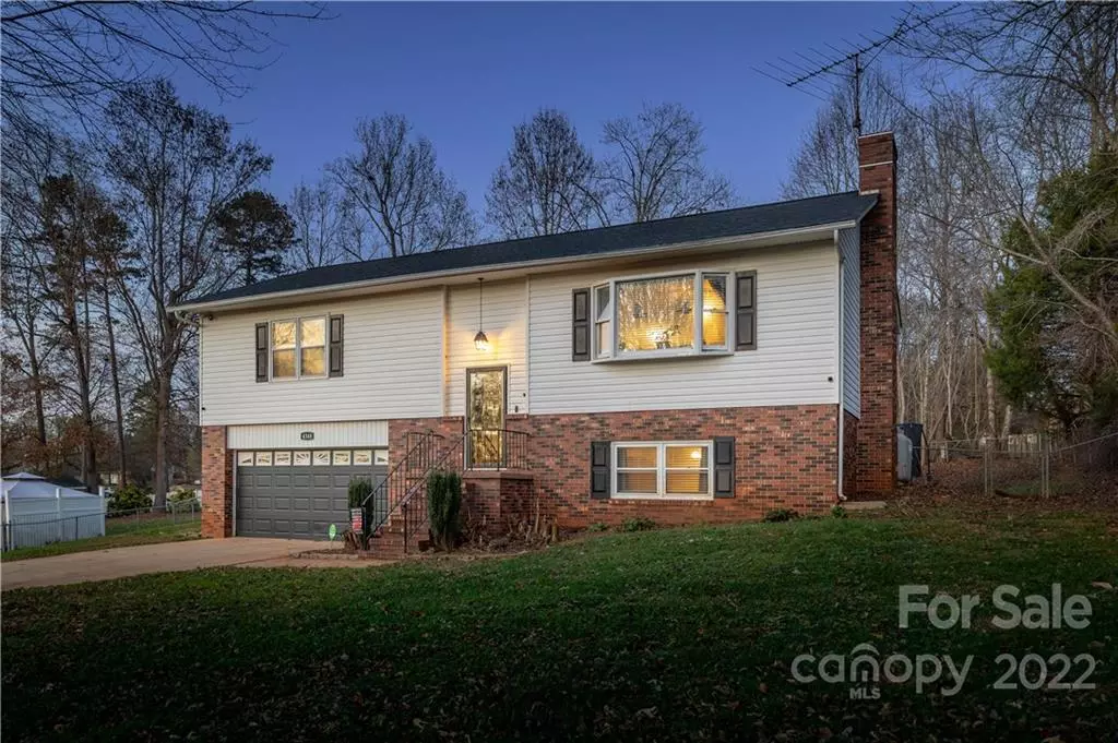 Hickory, NC 28602,4348 Vine Arbor DR