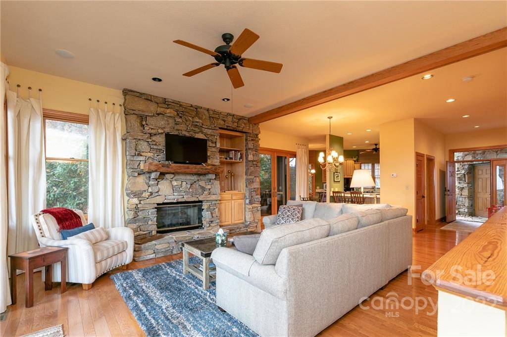 Burnsville, NC 28714,115 Stoney Falls LOOP #D/4