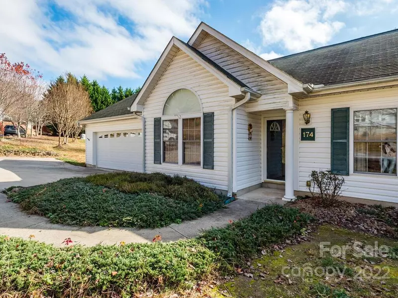 174 Peaceful Orchard DR, Hendersonville, NC 28792