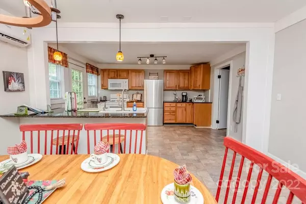 Crossnore, NC 28616,184 Vance ST