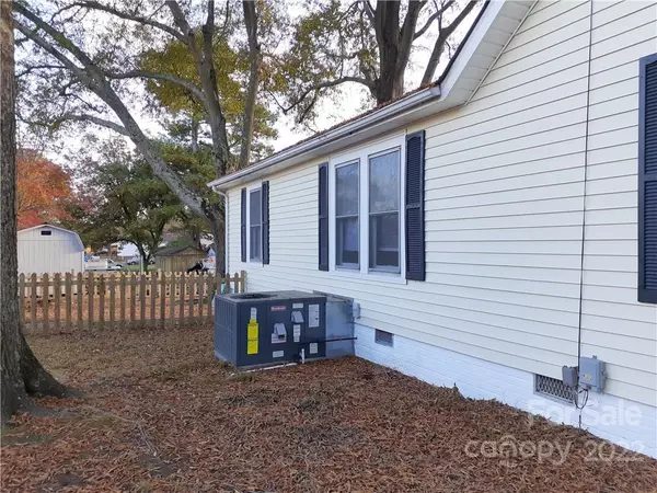 Landis, NC 28088,309 S Kimmons ST