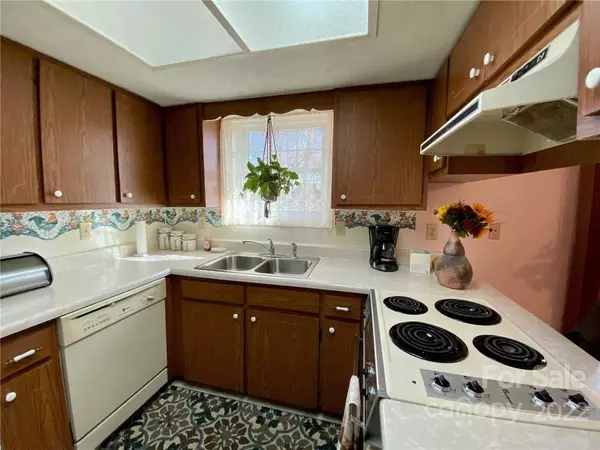 Hendersonville, NC 28792,100 Falling Waters RD #4