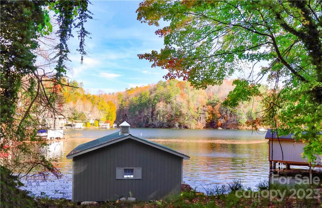 Lake Lure, NC 28746,124 Conroy CT