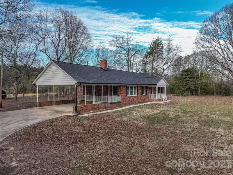 2496 Shoal RD, Crouse, NC 28033