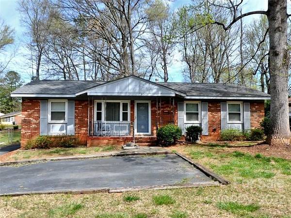 921 Carrington DR, Charlotte, NC 28214