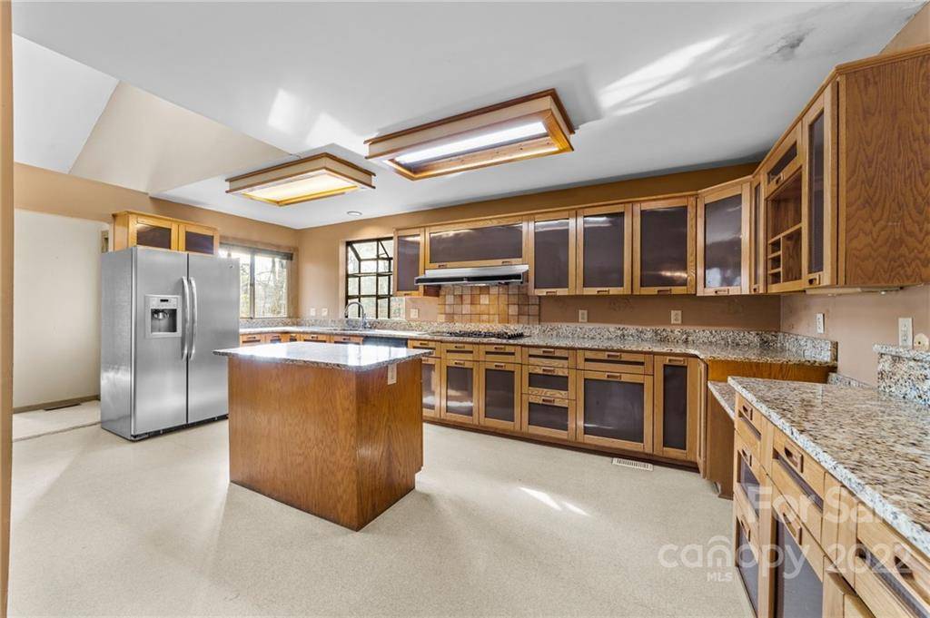 Charlotte, NC 28226,4300 Town And Country DR