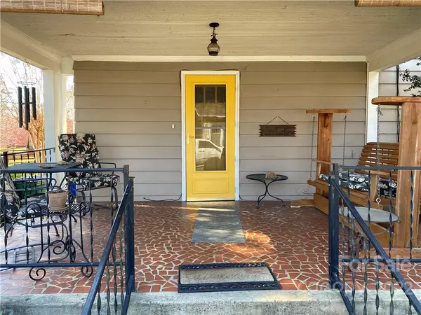 Weaverville, NC 28787,19 Church ST
