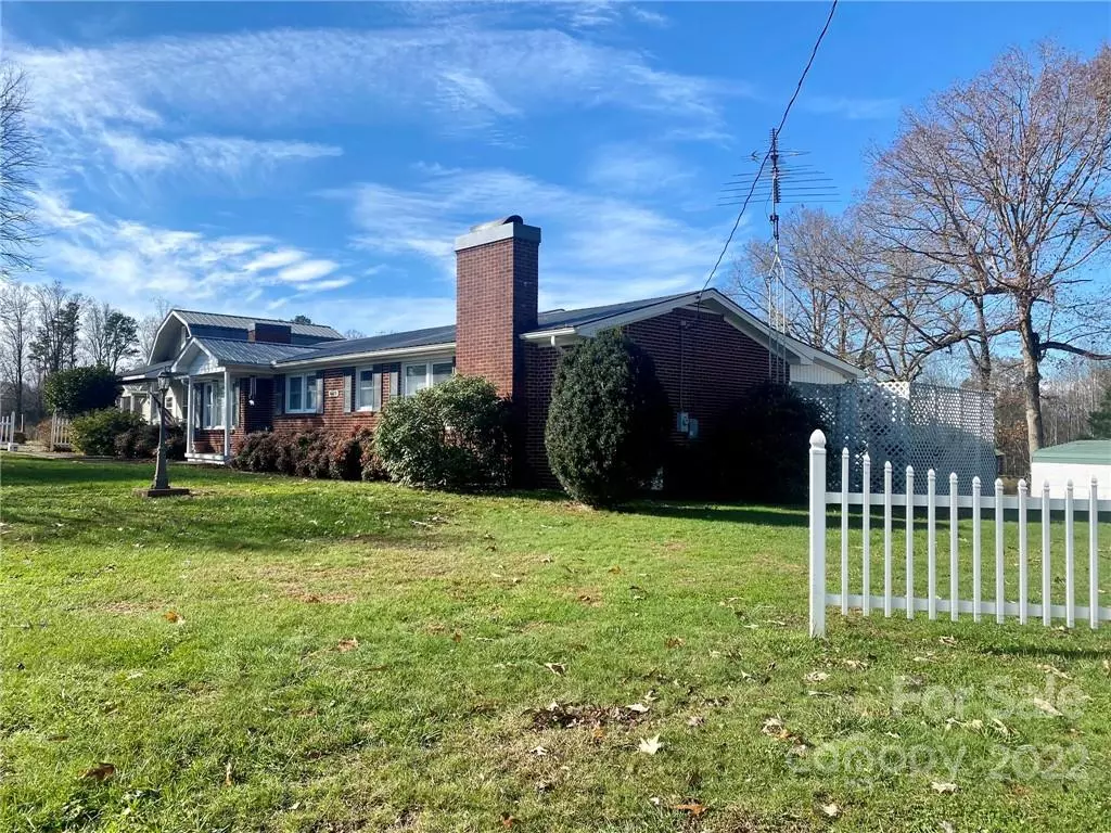 Roaring River, NC 28669,6113 White Plains RD