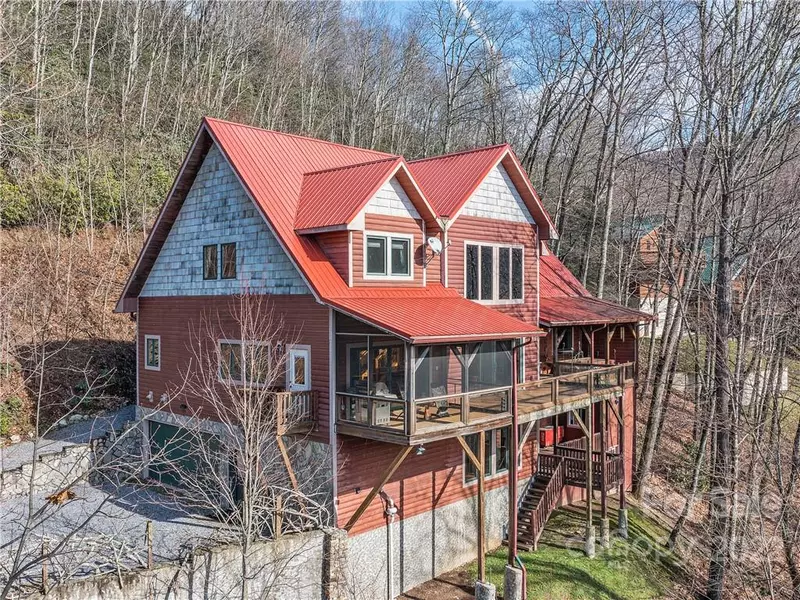 64 Field Mouse LN, Maggie Valley, NC 28751