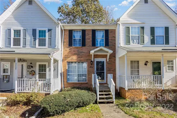 6466 Windsor Gate LN, Charlotte, NC 28215