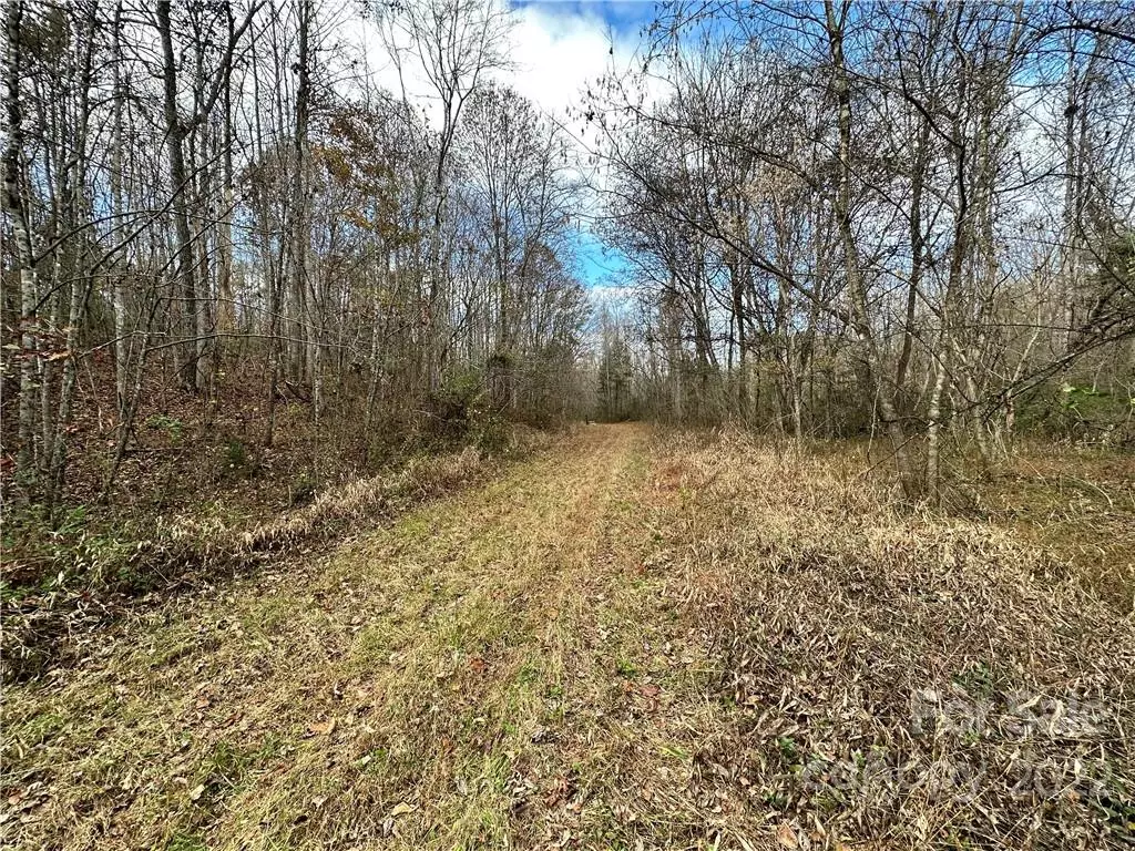 Conover, NC 28613,1604 Home RD